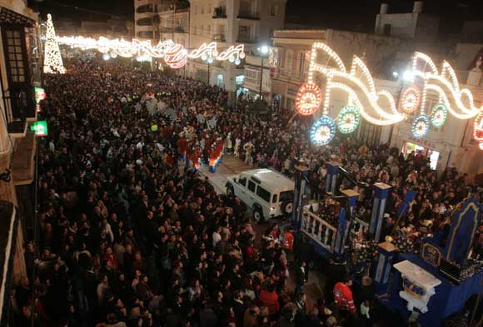 Niños y mayores disfrutaron de una tarde de ilusión que presagiaba la llegada de una noche mágica

Foto: Elias Pimentel