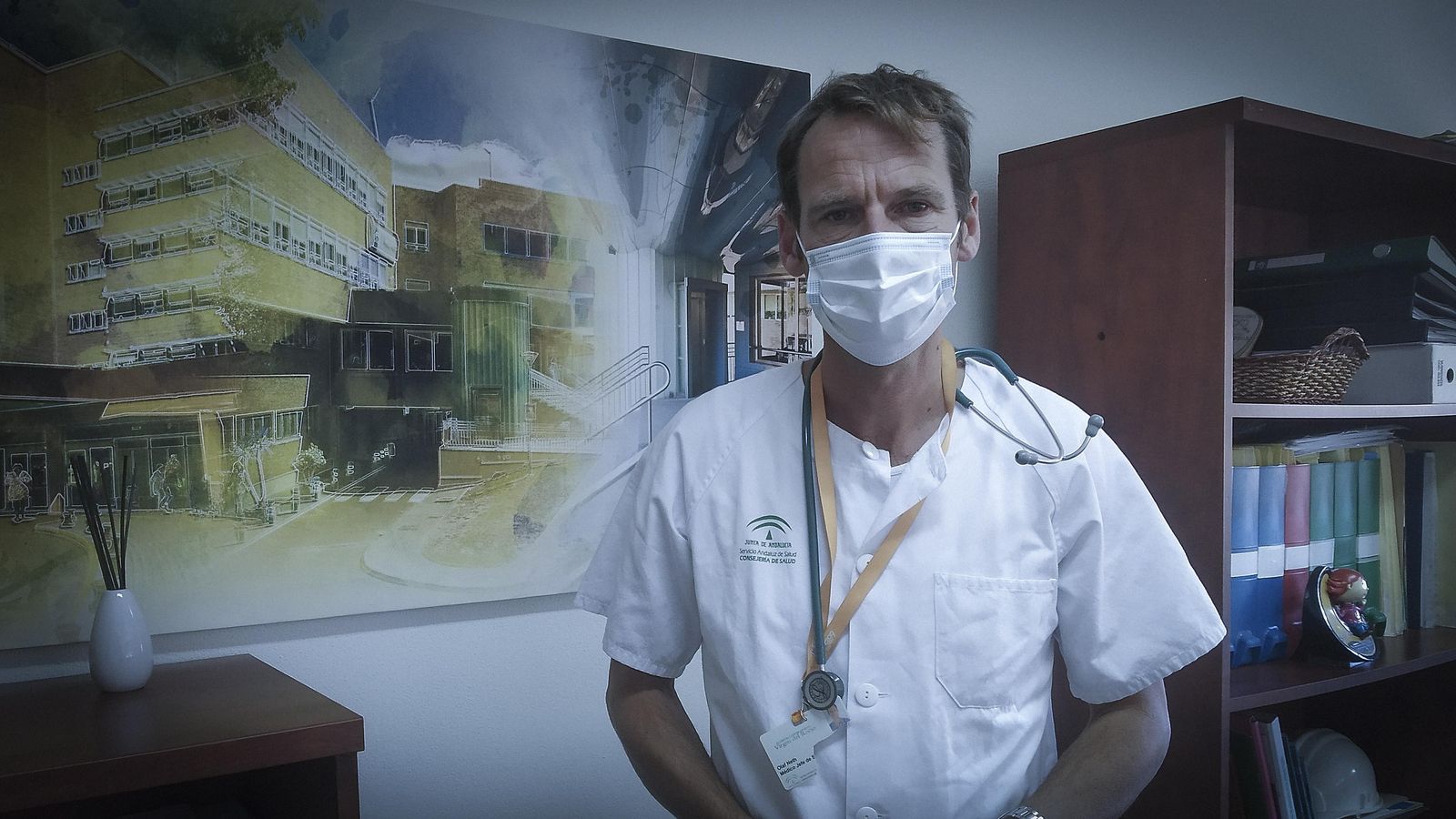 El doctor Olaf Neth, jefe de Sección de Enfermedades Infecciosas, Reumatología y Inmunodeficiencia en el Hospital Infantil Virgen del Rocío.