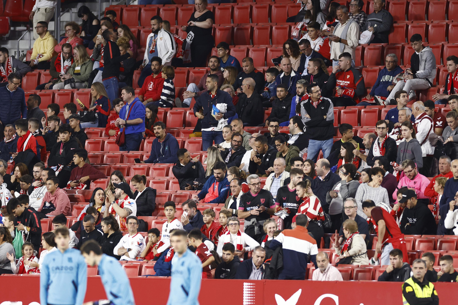 Búscate en las fotos del Sevilla FC-Real Sociedad