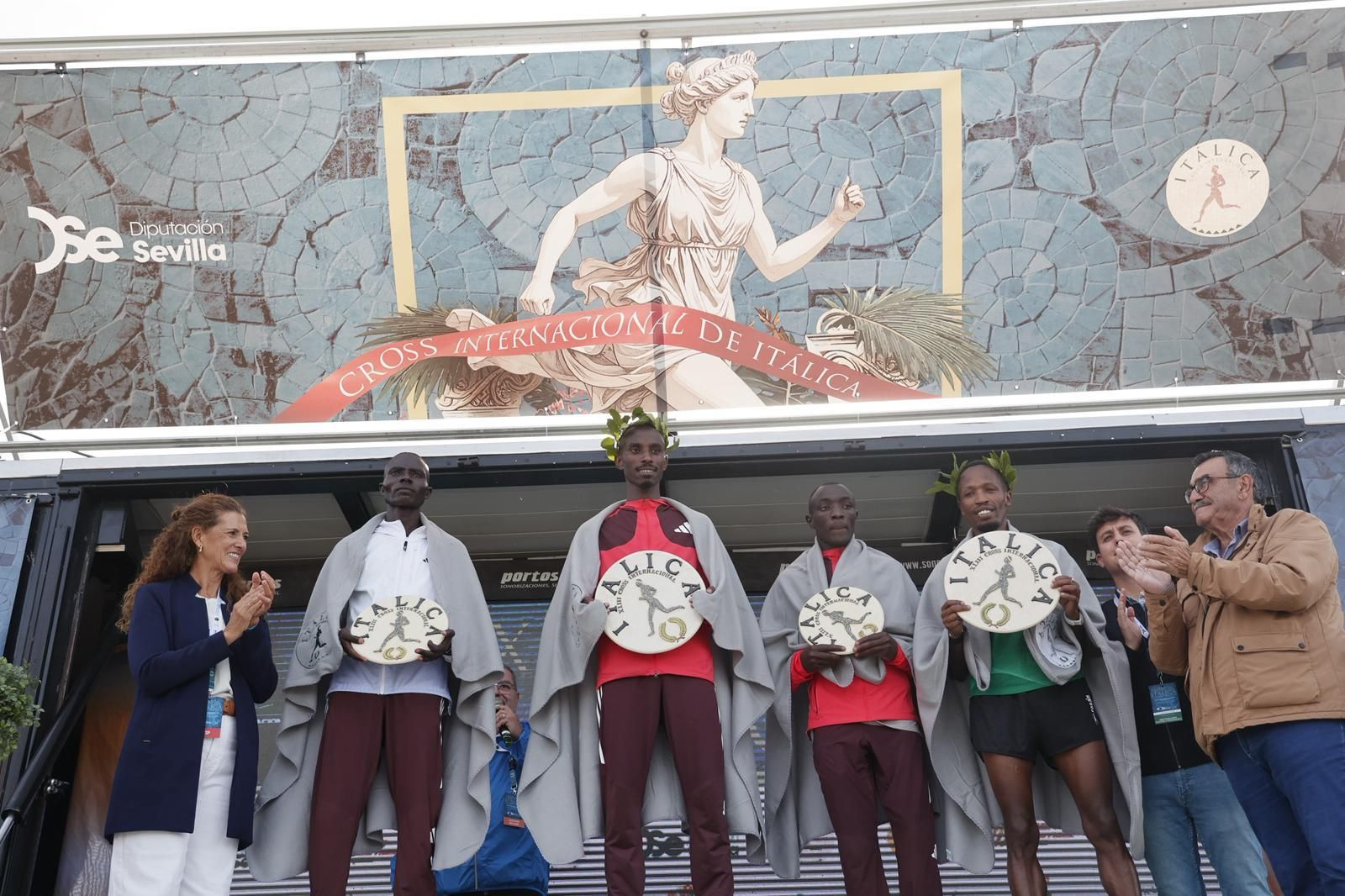 El podio de la carrera masculina encabezado por Kwizera.