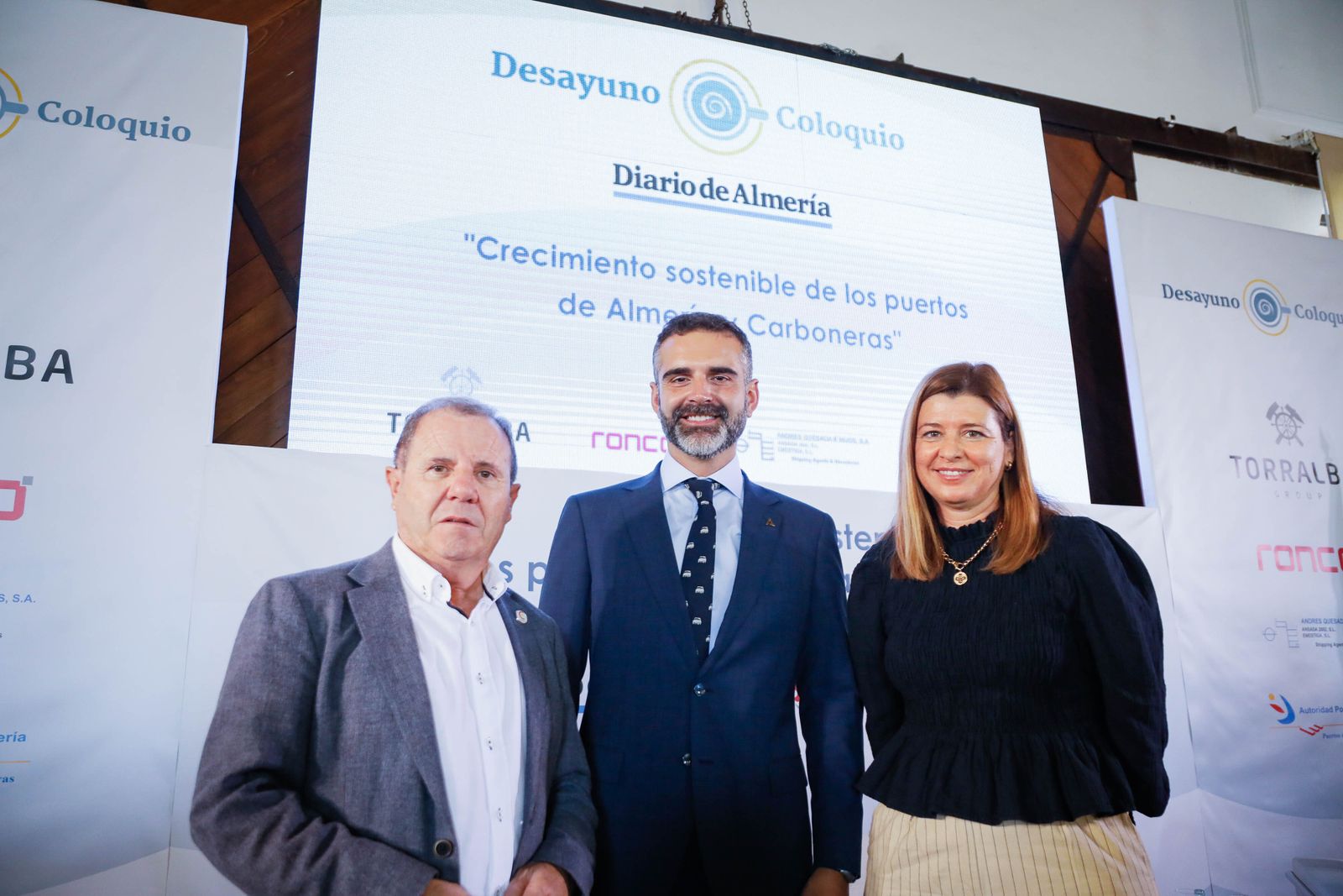 Imágenes del desayuno informativo