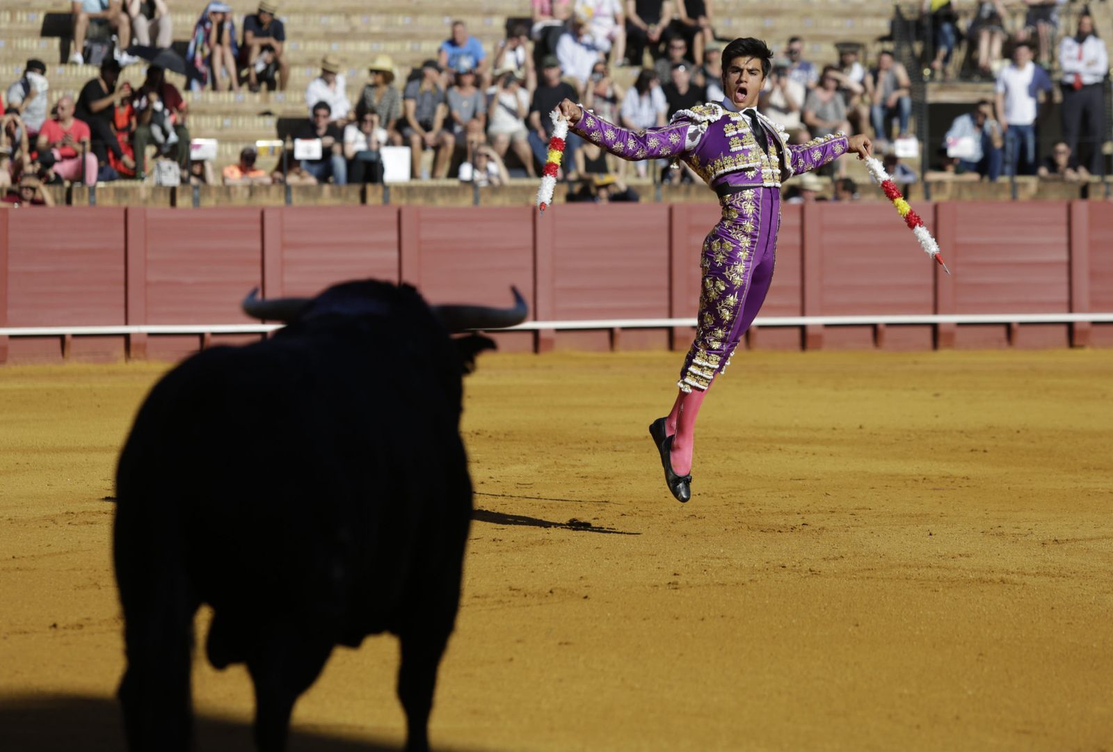 Jesús Enrique Colombo abrió la tarde con el primer novillo.