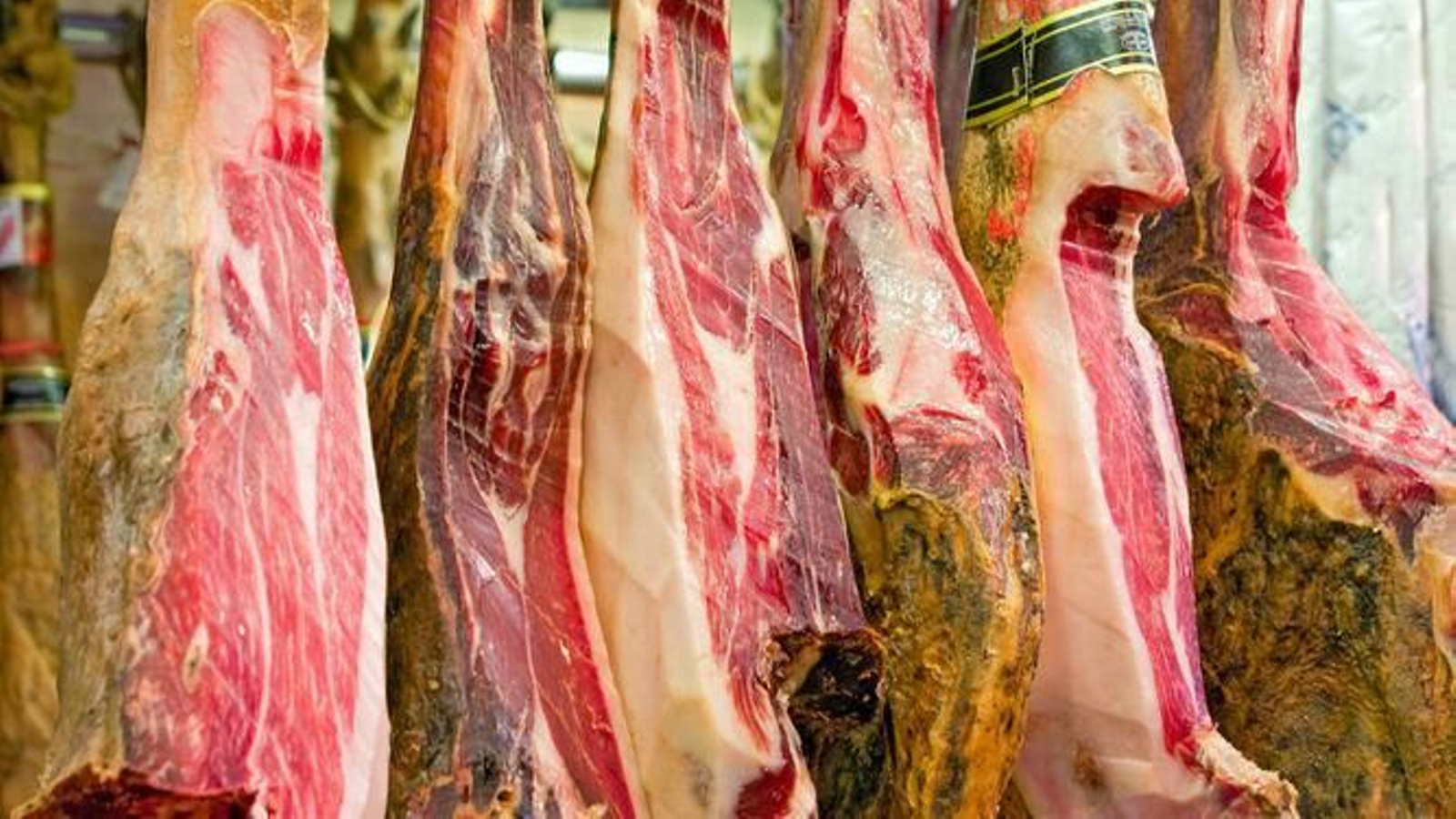 Imagen de archivo de jamones.