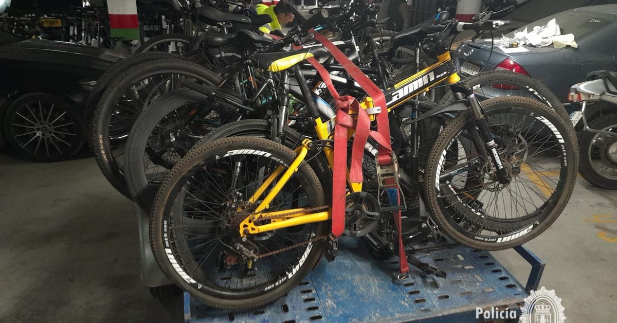 De las calles de Marbella a los sueños de Marruecos: más de 50 bicicletas recuperadas por la Policía acercan a niños a la escuela