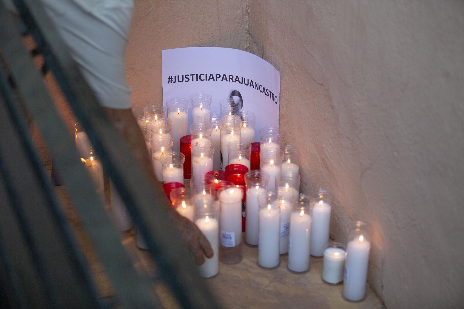 Las imágenes de la concentración de Íllora por el joven fallecido el pasado lunes