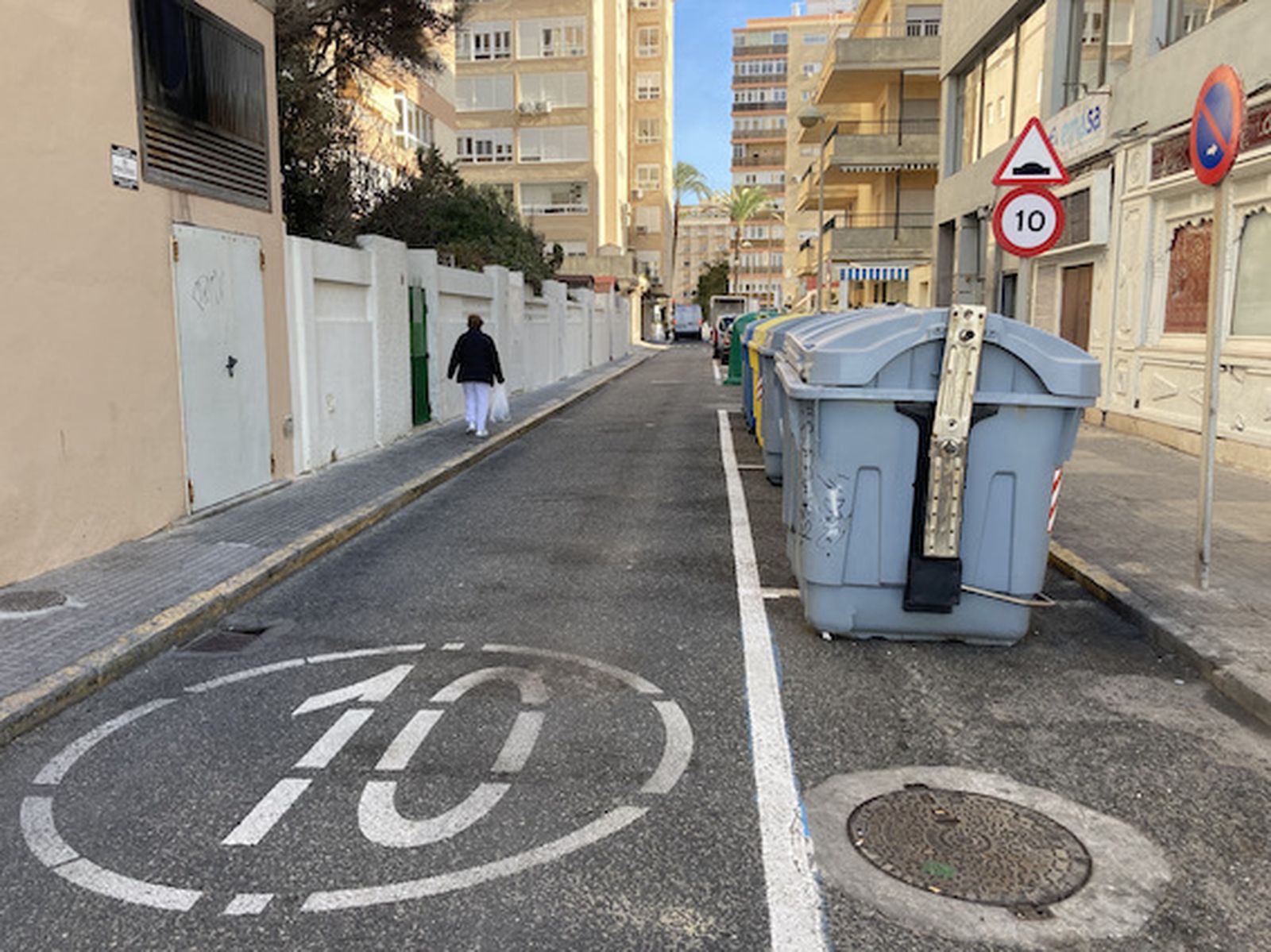 Así son los complicados accesos a los colegios de Cádiz