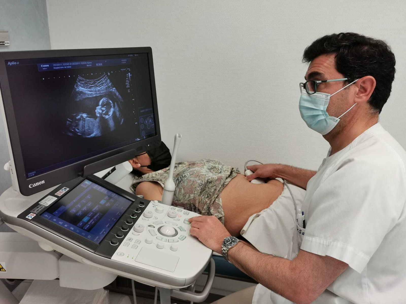 El doctor José Antonio Sainz en consulta.