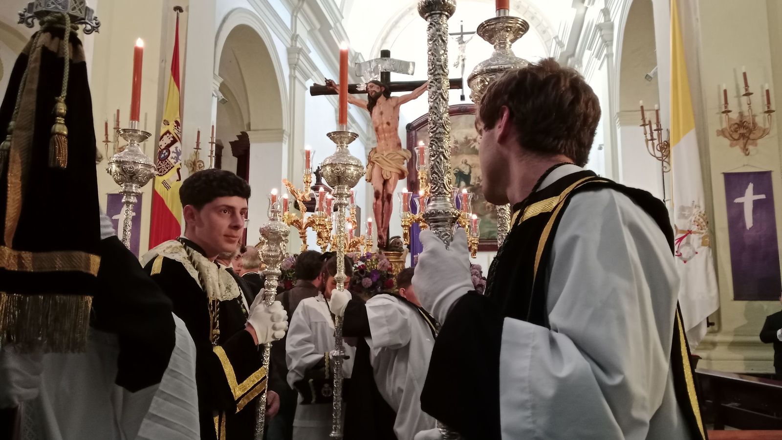 Las imágenes del Vía Crucis de Expiración en San Fernando