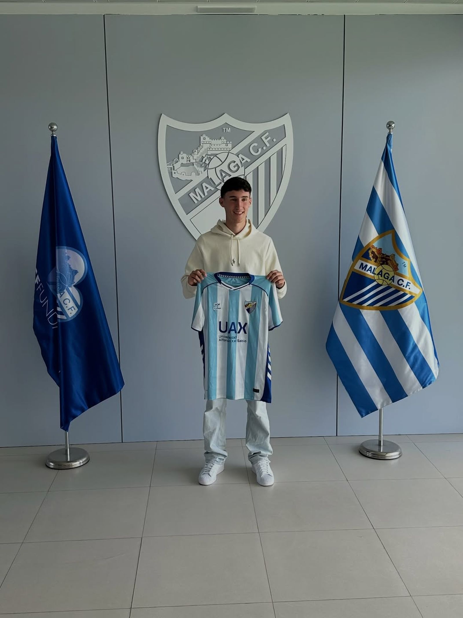 El Málaga CF renueva al canterano Cristian Cantero