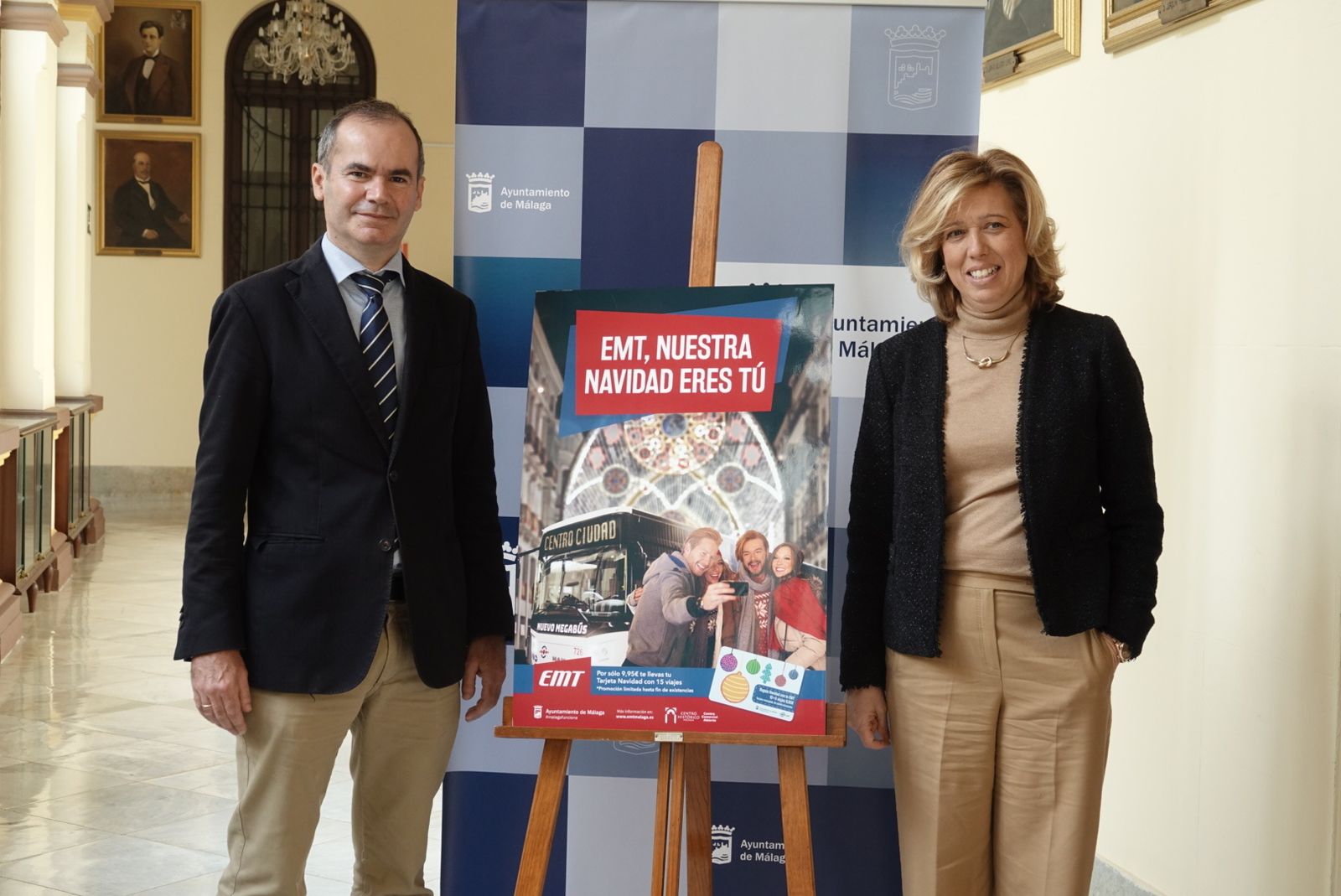 La concejala de Movilidad, Elvira Maeso, presenta la campaña navideña de la EMT.