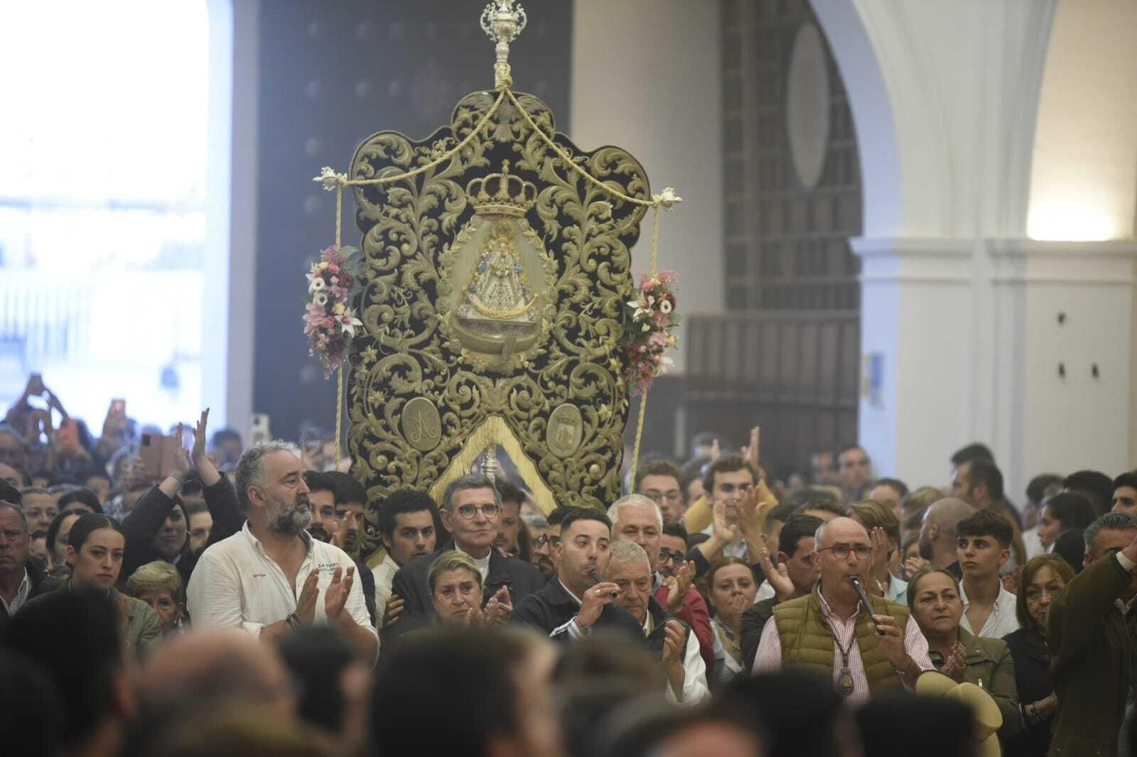La recogida de la Virgen del Rocío, en imágenes