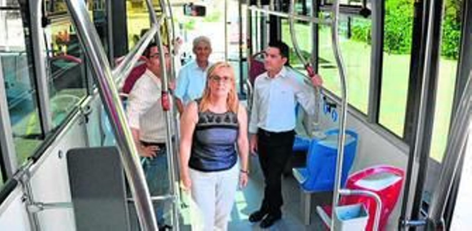 Ana Mula, en el interior del autobús, ayer.