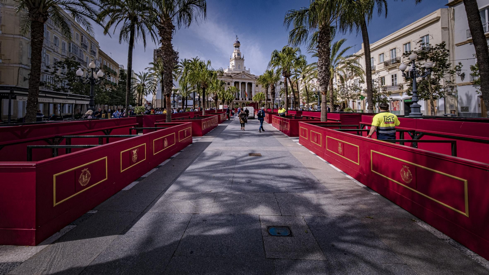 Las imágenes de cómo se prepara la ciudad de Cádiz para la Semana Santa 2025