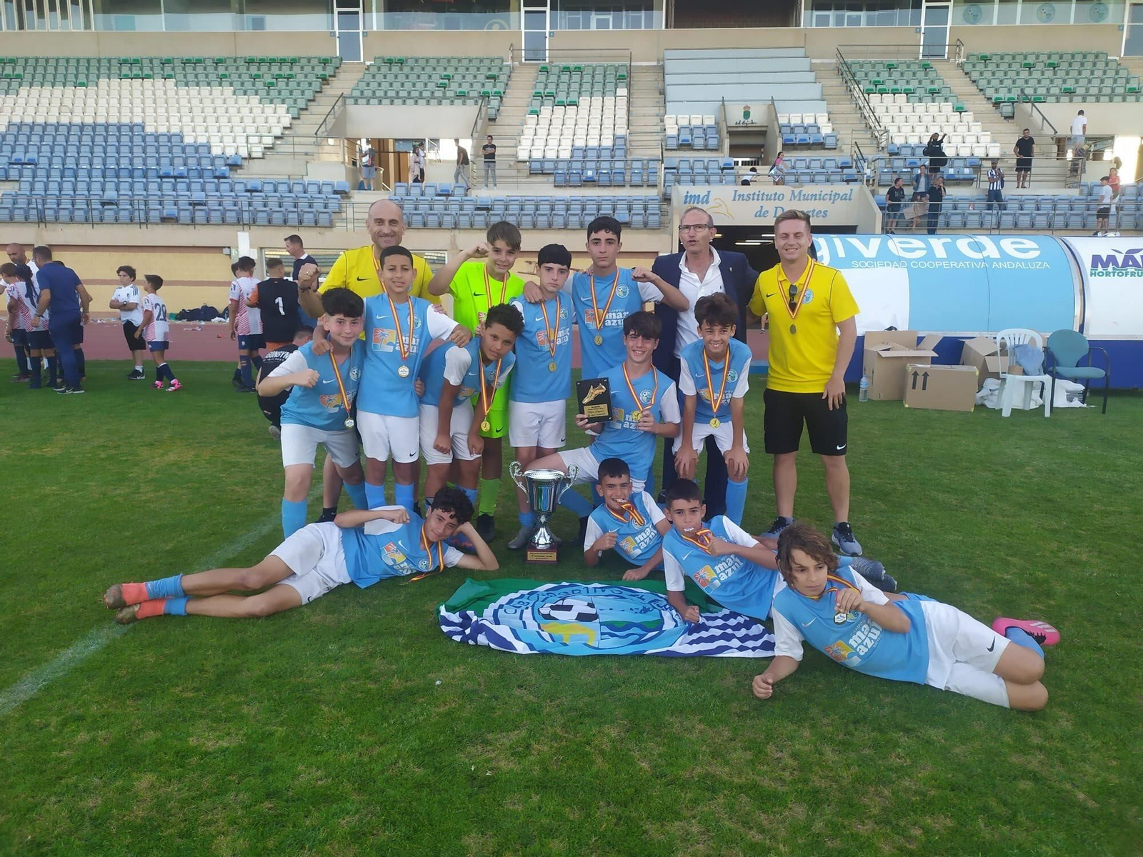 Los alevines del Poli El Ejido celebran su victoria