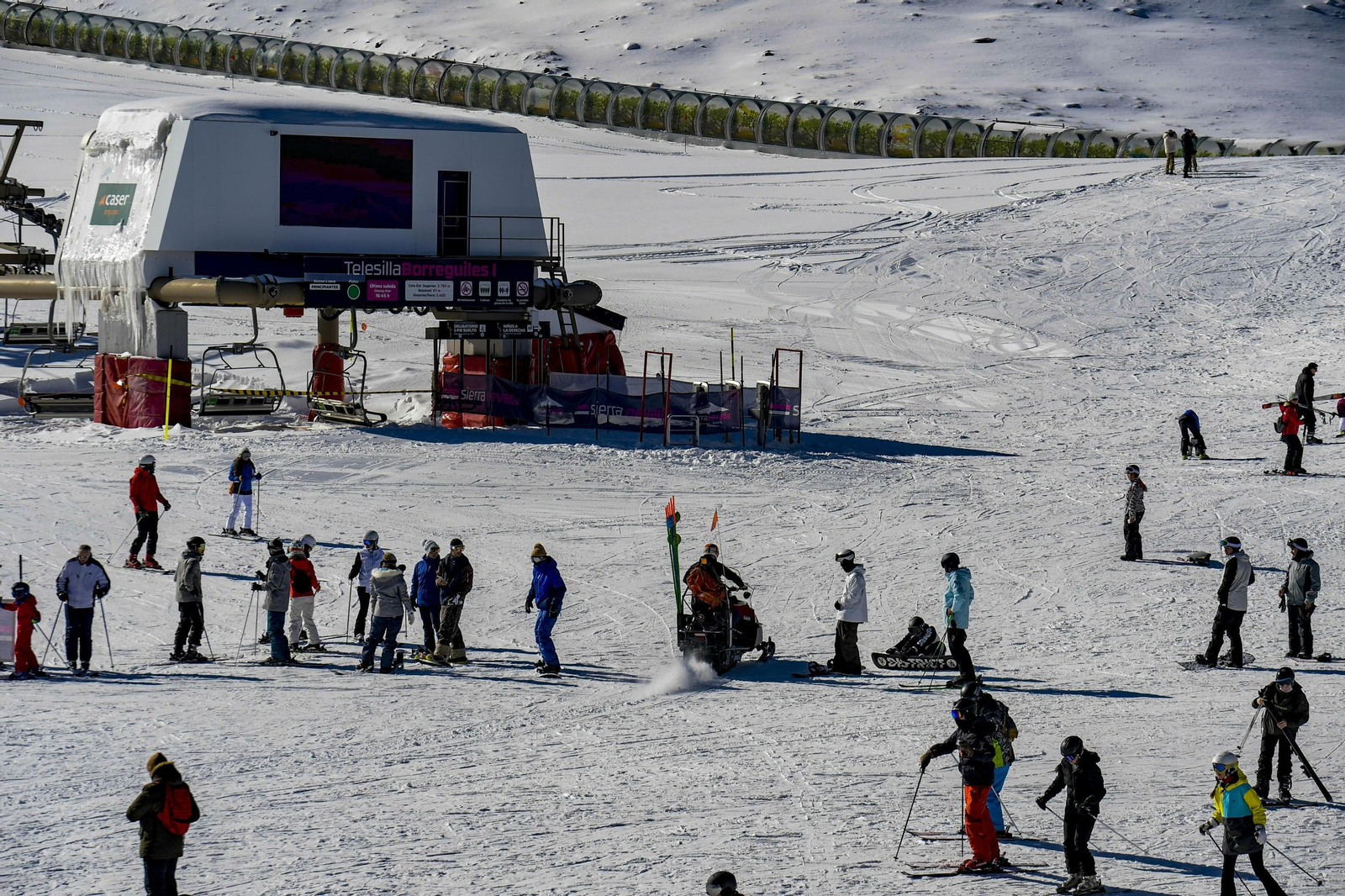 Fotos: así fue el primer día de la temporada de esquí en Sierra Nevada