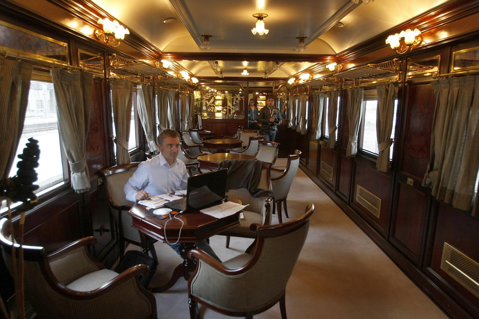 Interior del tren de lujo Al-Ándalus, que cuesta 4.500 euros el billete.