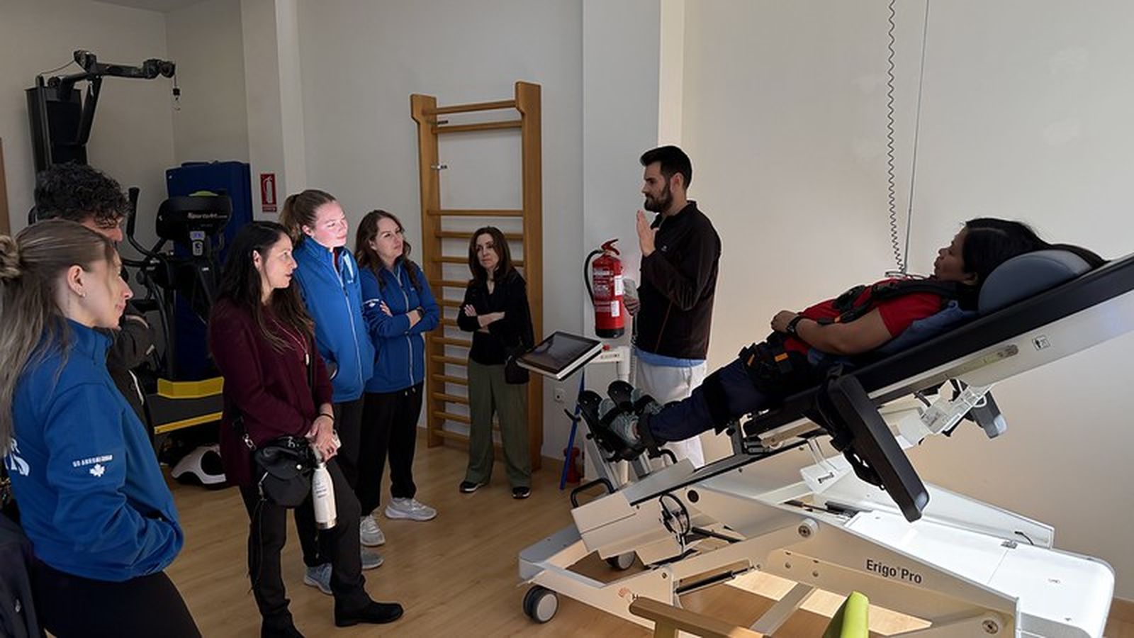 Visita de un grupo de estudiantes en el ámbito de la fisioterapia y terapia ocupacional y profesoras del Georgian College (Canadá) a la Residencia y Centro de Día de Gravemente Afectados de FAAM