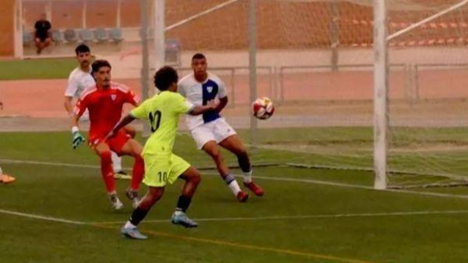 Joao empala para hacer el 0-1 el pasado año, en el La Unión Atlético-Balona