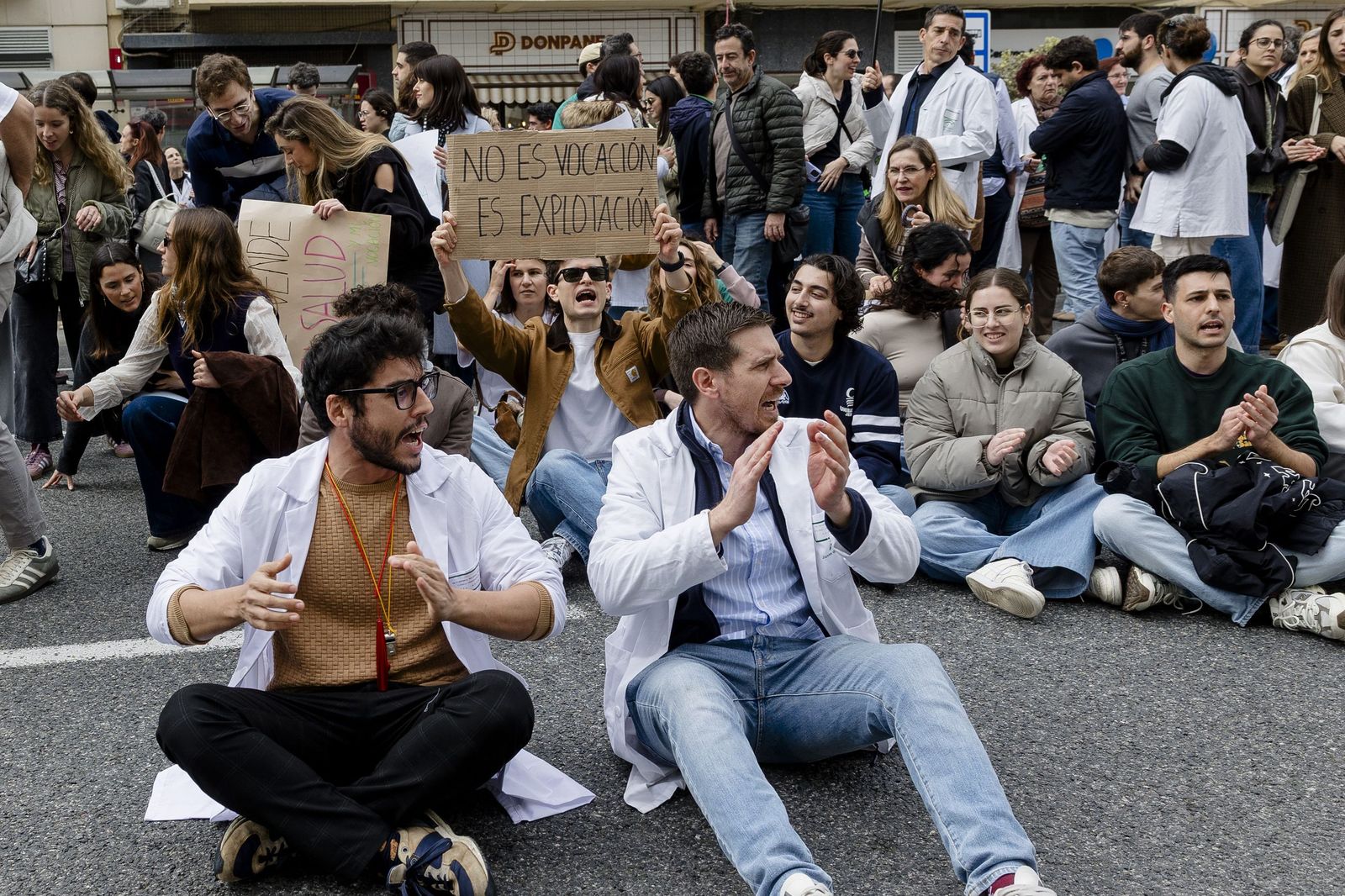 Las imágenes de la manifestación de médicos en Cádiz