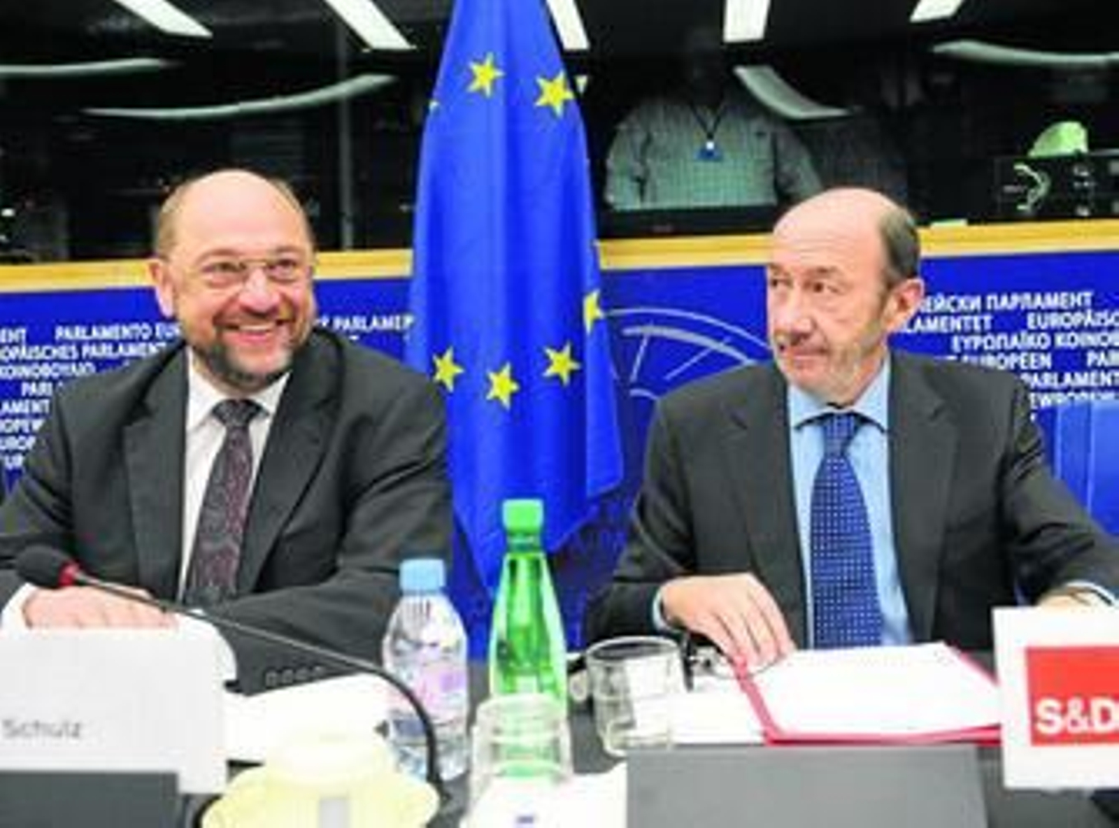 Rubalcaba, ayer en Estrasburgo con el presidente del grupo socialista en el Parlamento Europeo, Martin Shultz.