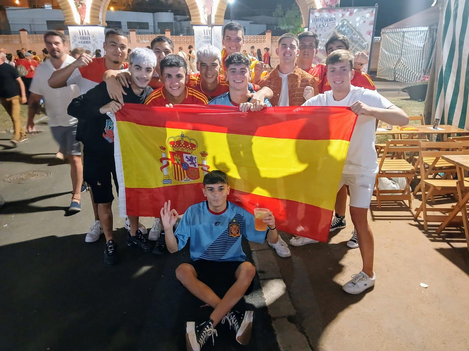 Así se ha vivido el triunfo de España desde la Feria de San Fernando: búscate en las imágenes
