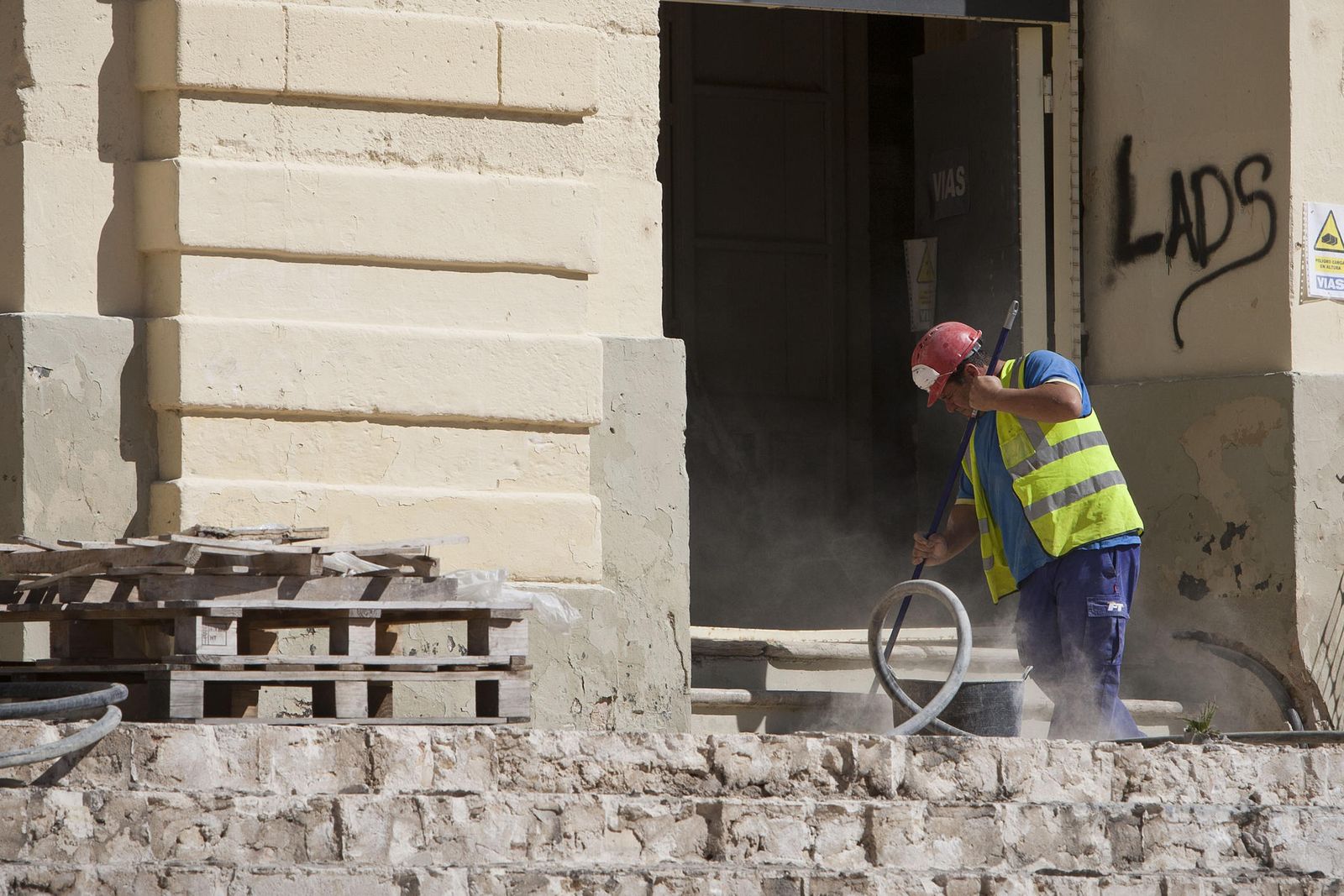 Trabajos en el exterior del Ayuntamiento isleño, hace unos meses.