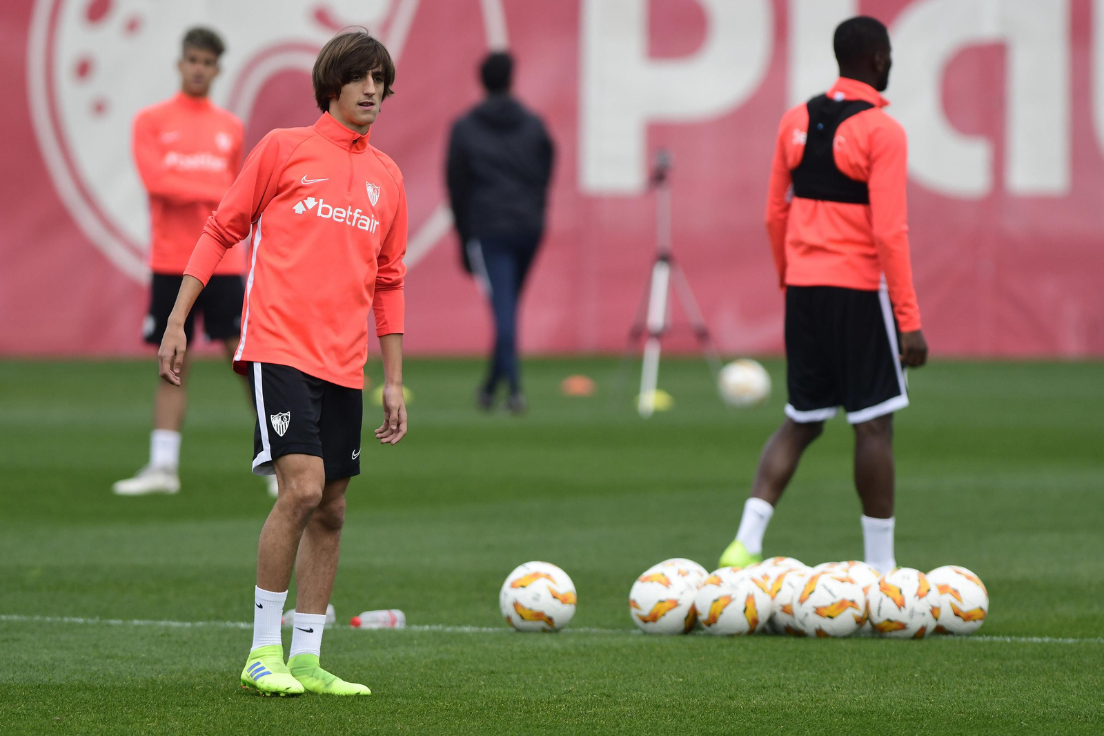 Bryan Gil, durante el entrenamiento del Sevilla de esta mañana.