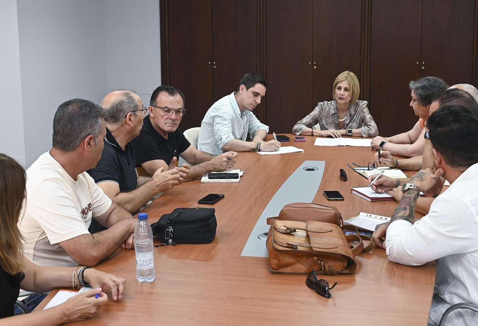 Un momento de la reunión con el comité de empresa.