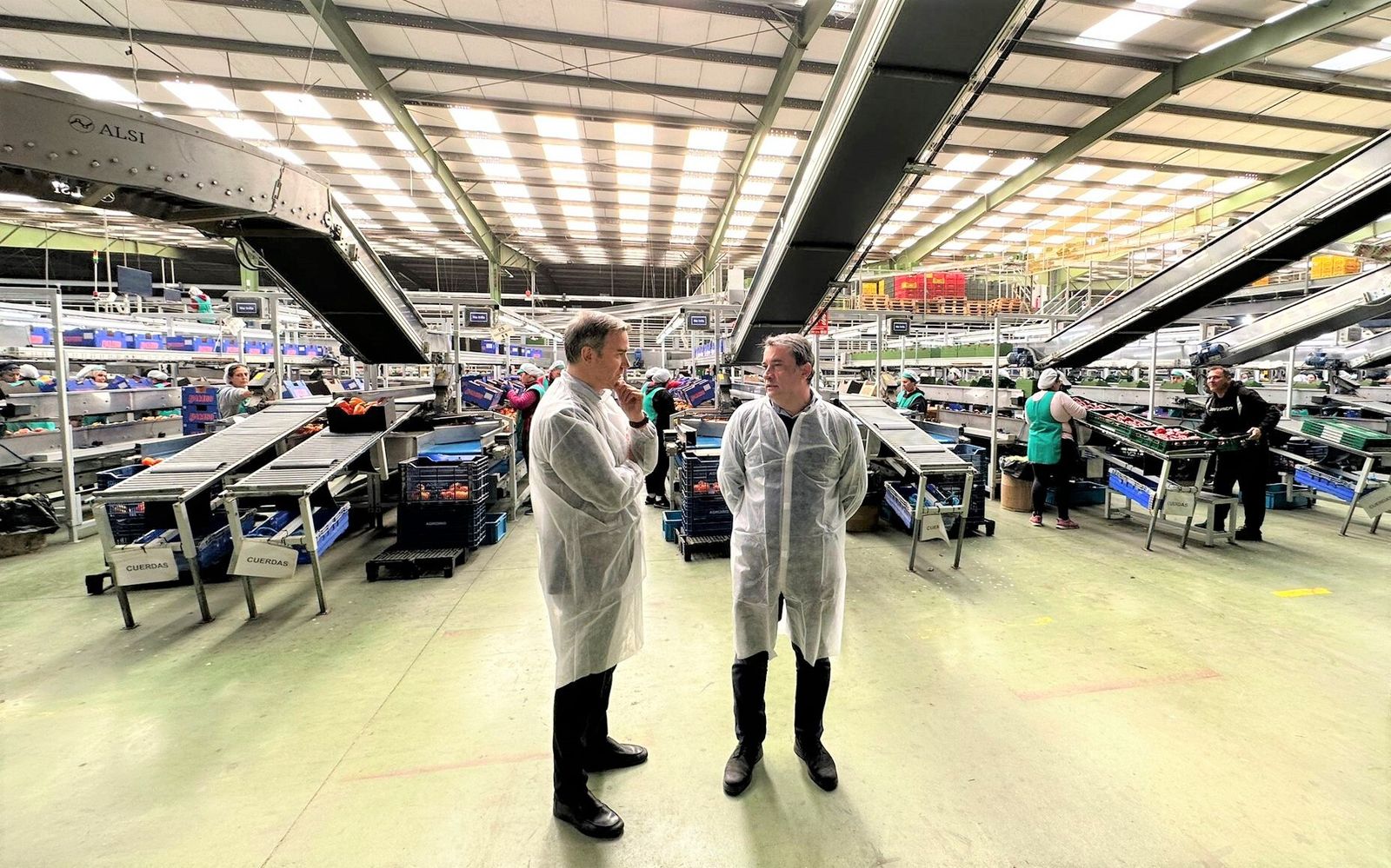 Visita del delegado territorial de Empleo a Agroiris