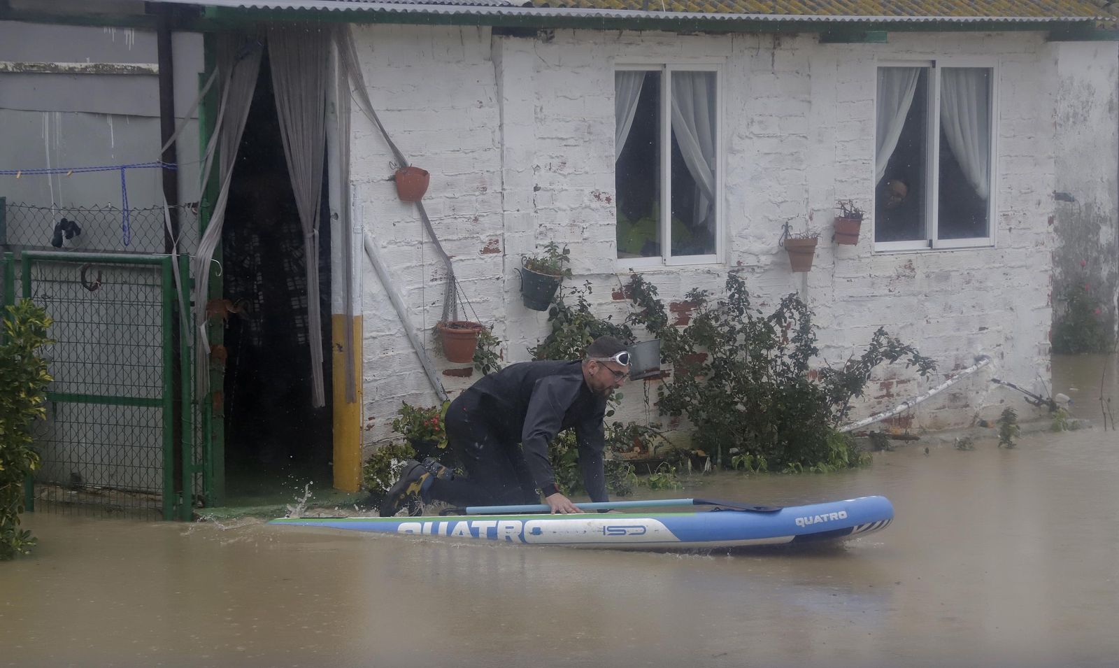 Fotos del temporal de lluvia y viento por la borrasca Kristin en Jimena de la Frontera, San Pablo de Buceite y San Martín del Tesorillo