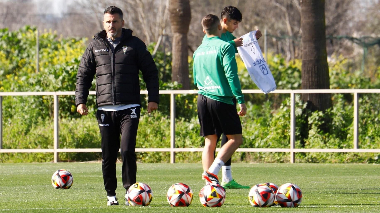 Iván Ania, entrenador del Córdoba CF, en un entrenamiento de su equipo.