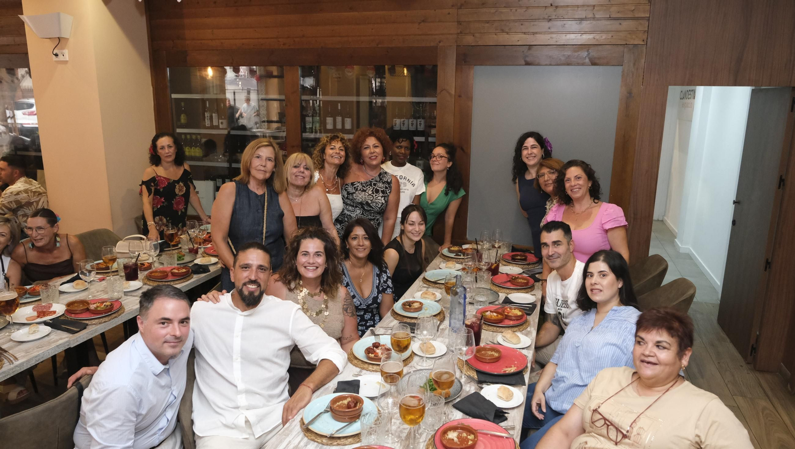 Los almerienses disfrutan del lunes en la Feria del Mediodía