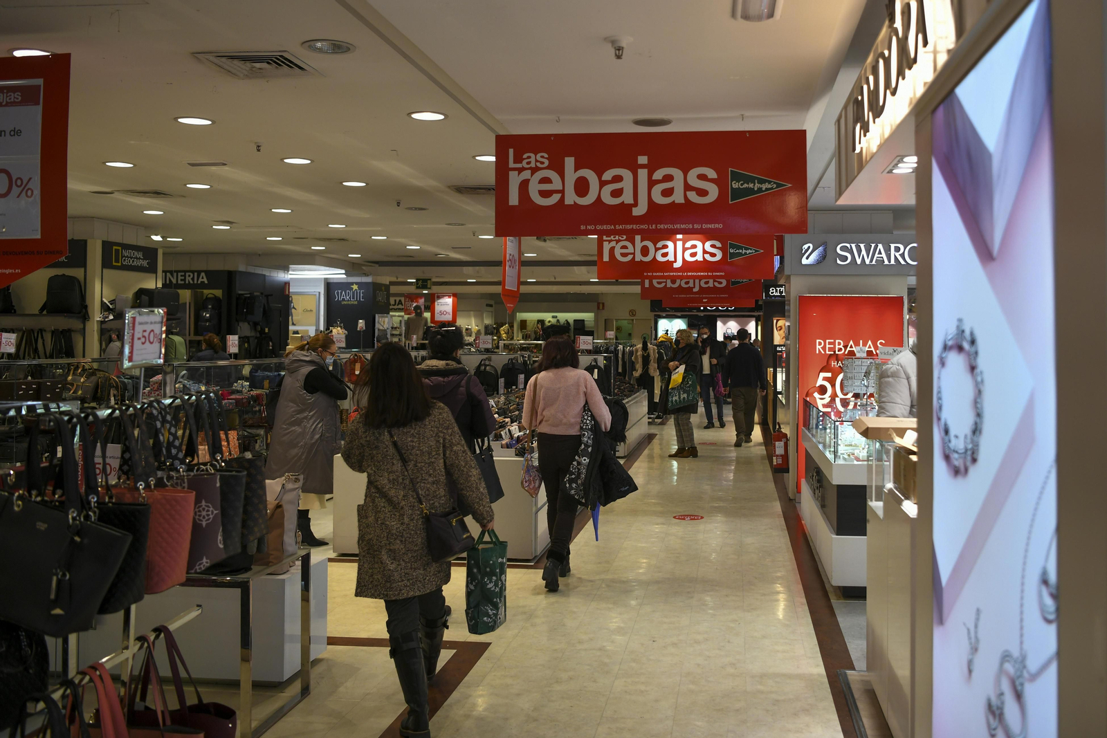 Fotos: el inicio de las rebajas en el Corte Inglés de Granada
