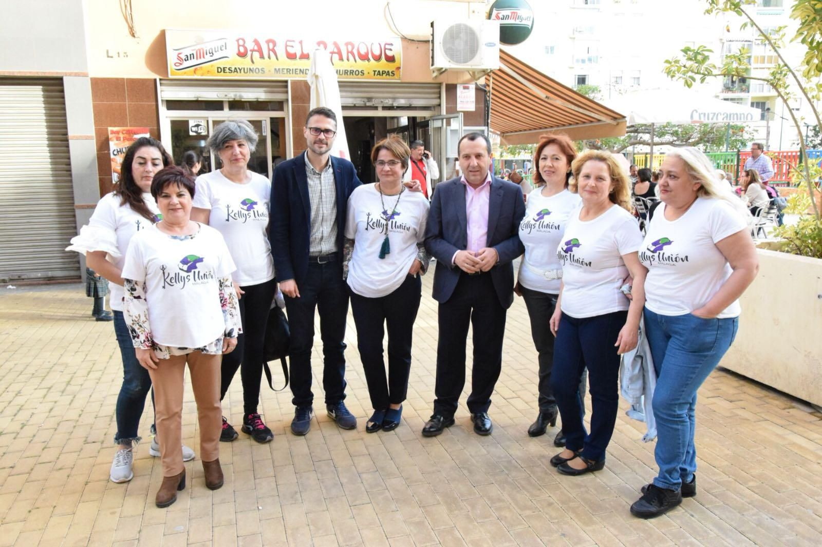 Dirigentes del PSOE con representantes del colectivo.