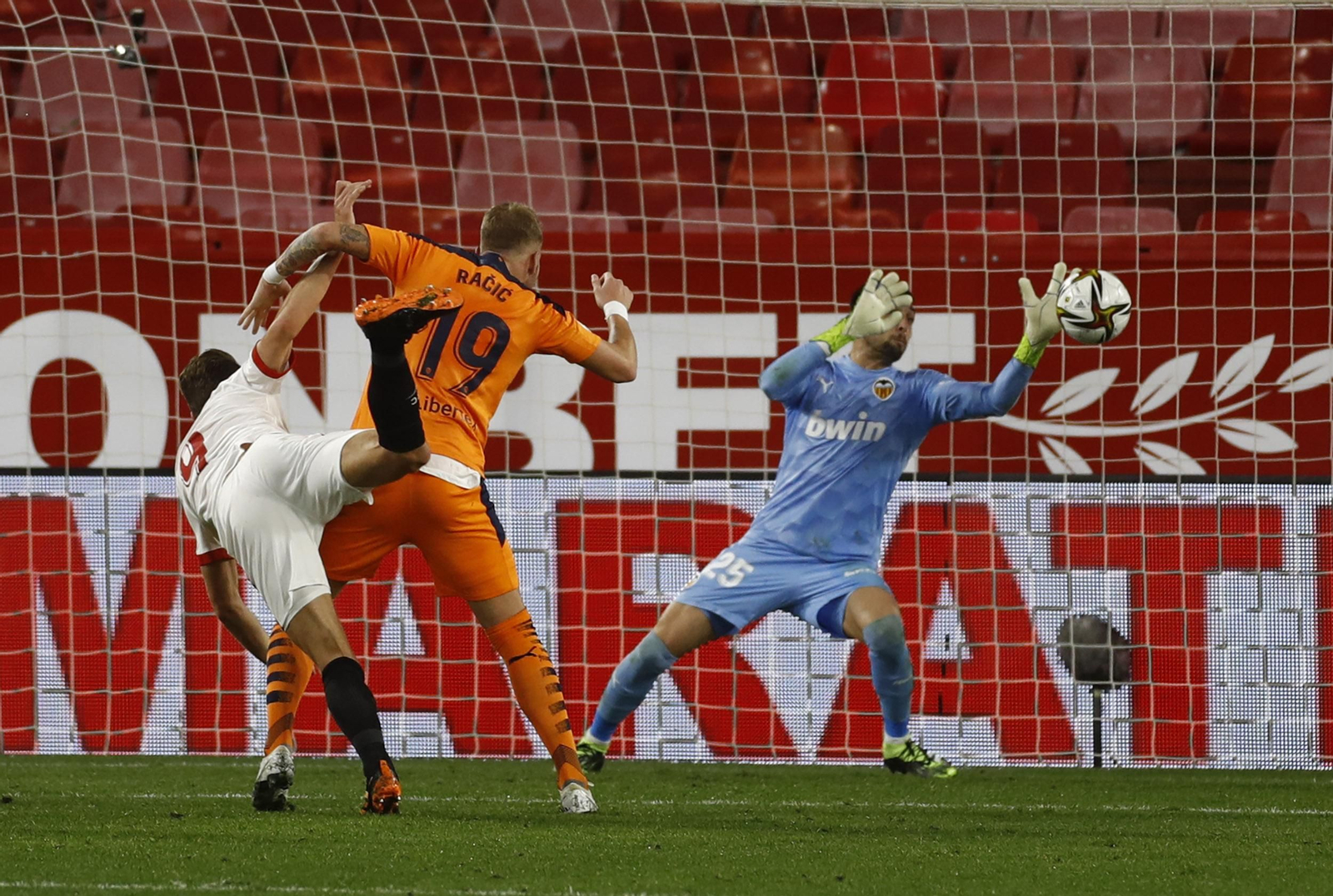 El Sevilla-Valencia de Copa del Rey, en imágenes