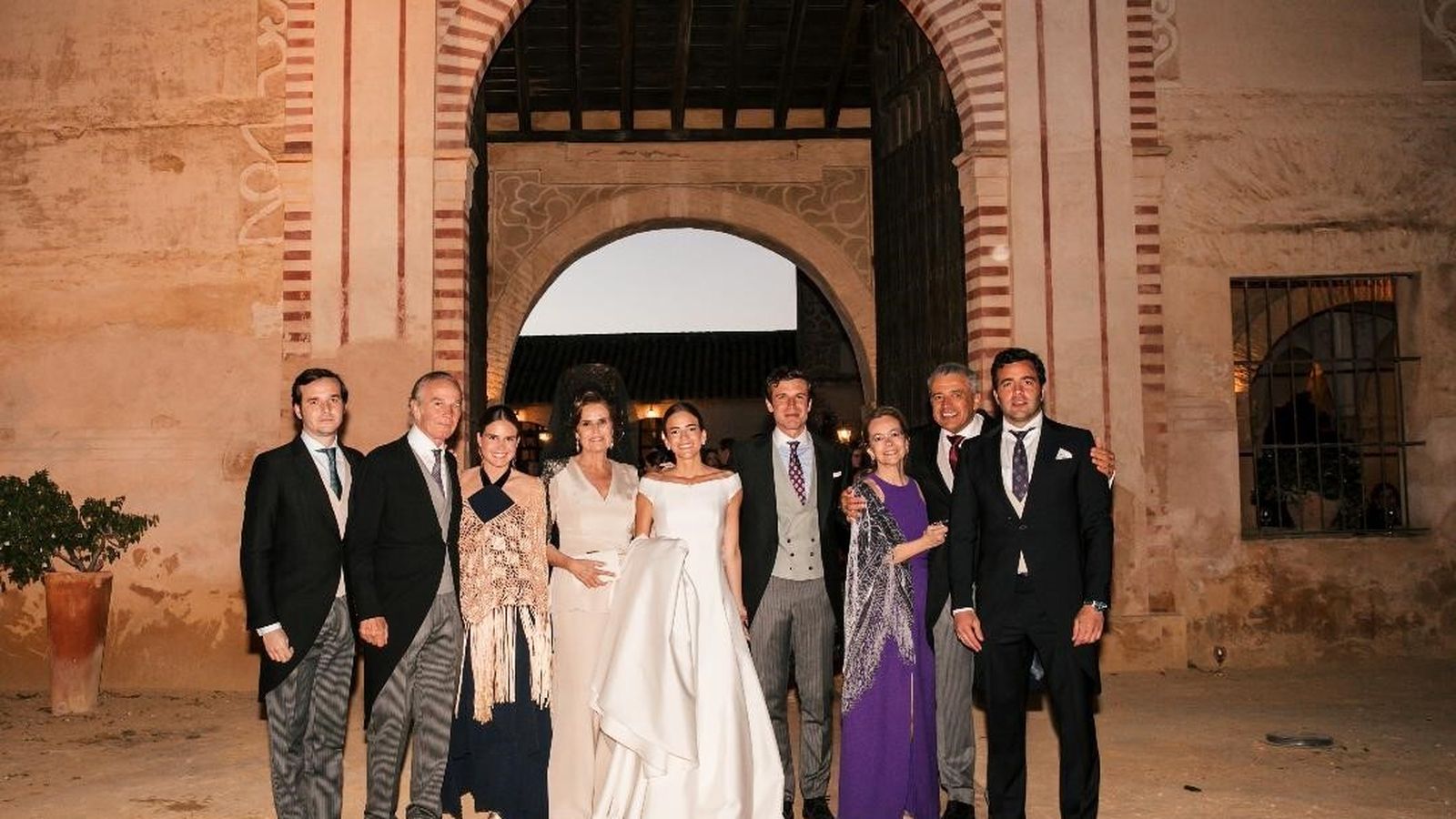 Gonzalo, Joaquín y Gracia Astolfi, Llanos Espinosa, Alba Valenzuela, Joaquín Astolfi, Cenci Martín y Eduardo Valenzuela con su hijo, en la Hacienda Los Molinos.