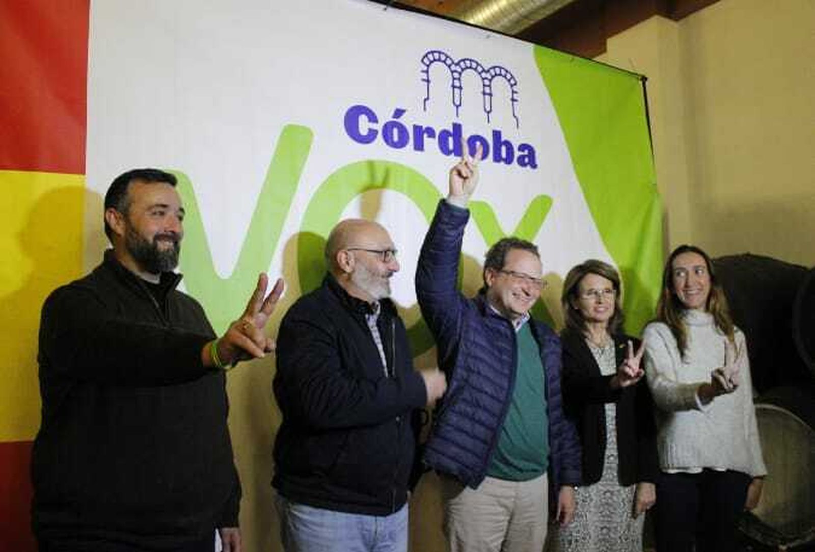 José Ramírez del Río, en el centro, con dirigentes de Vox Córdoba.