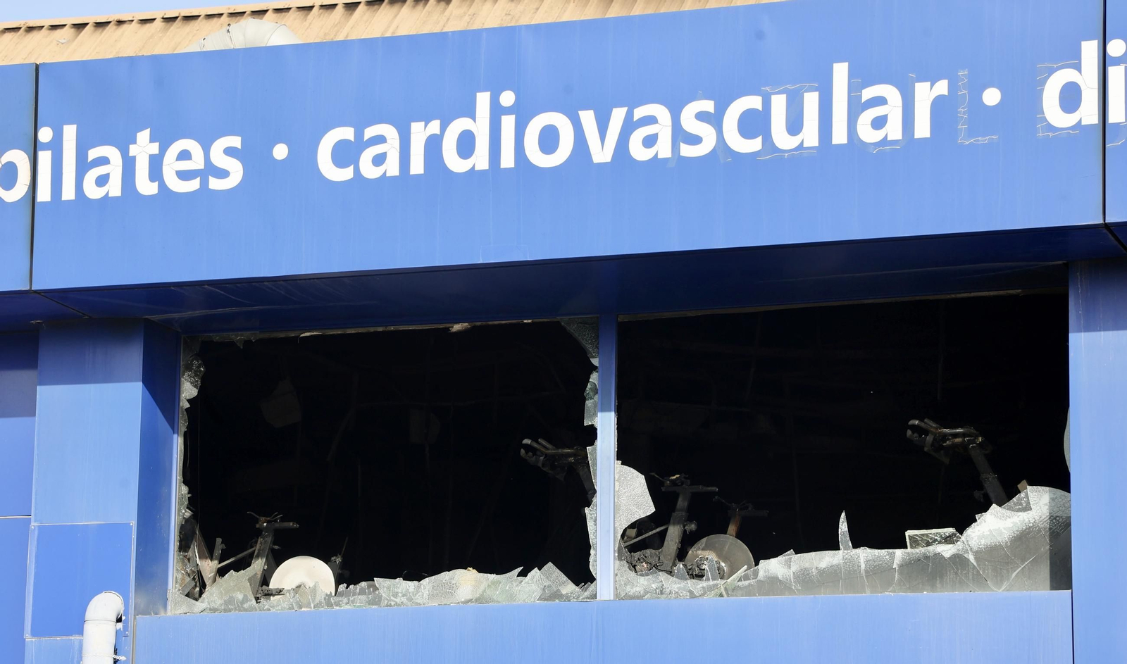 Incendio en el gimnasio Lowfit de Castilleja de la Cuesta