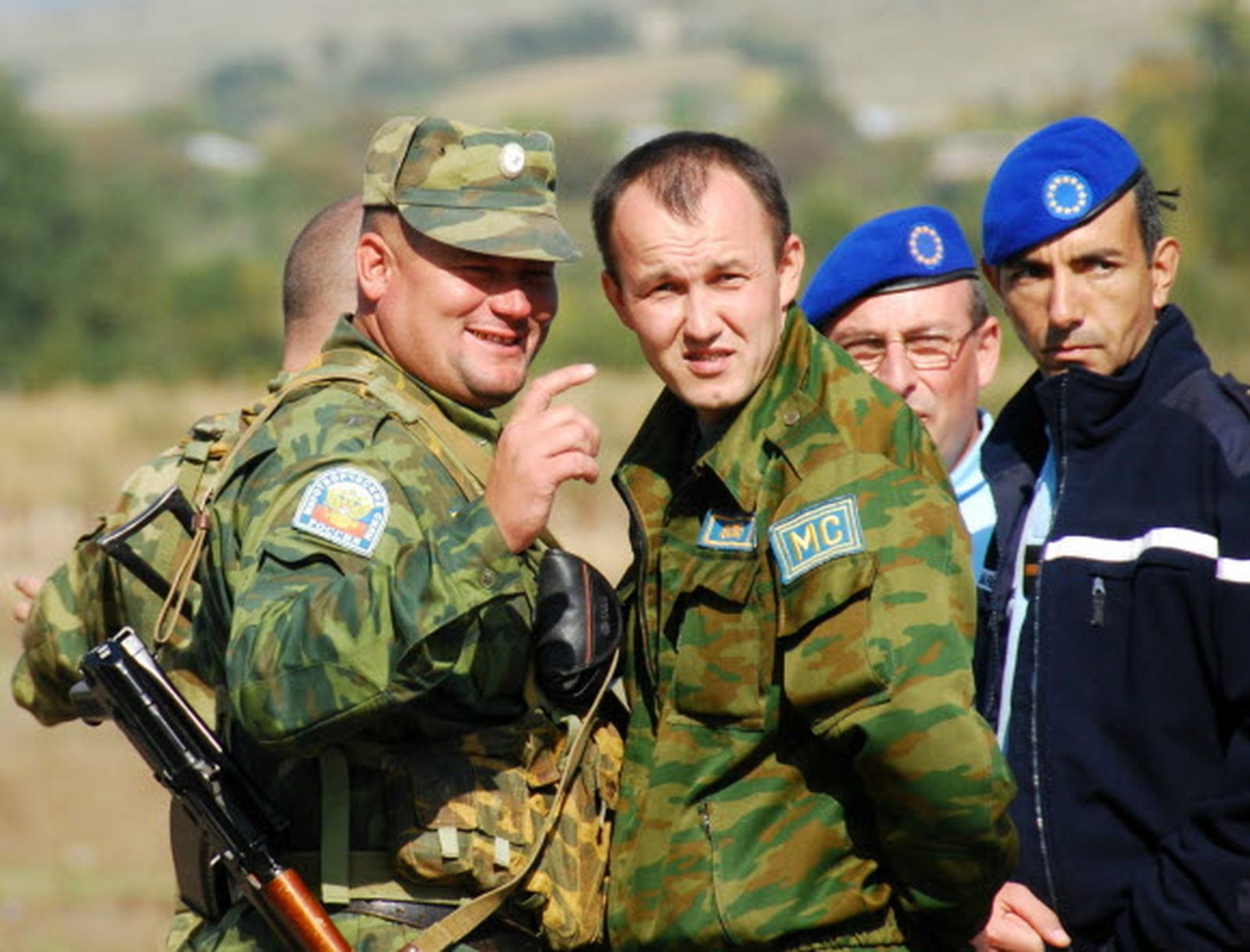 Rusia se retira a Osetia y Abjasia en presencia de observadores europeos