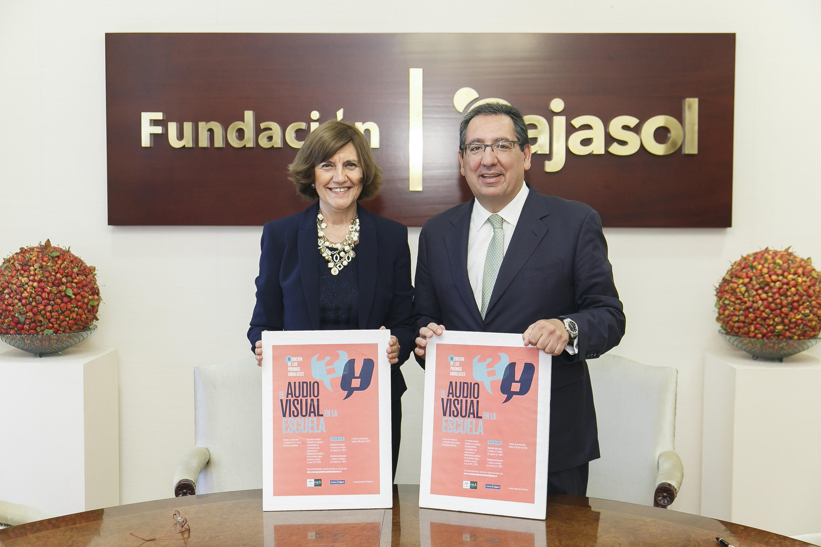 Emelina Fernández y Antonio Pulido, presidentes de la CAA y Fundación Cajasol.