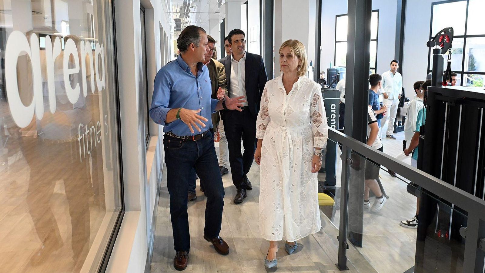 La alcaldesa de Jerez visita las instalaciones del centro Arena Village.
