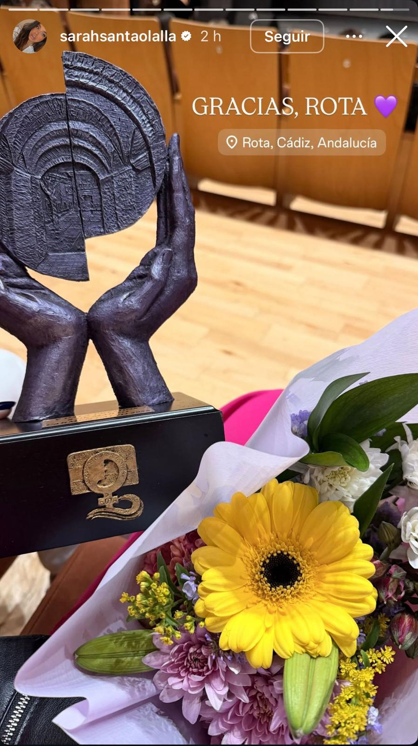 El galardón que Sara Santaolalla recibió en Rota.