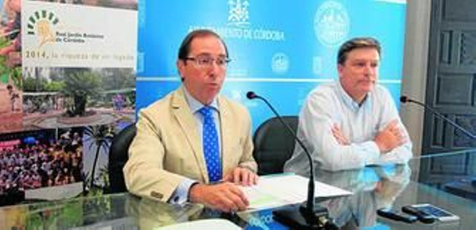 Jaén, con un responsable de la Fundación Maecenas, el día de la firma de la presentación del proyecto.