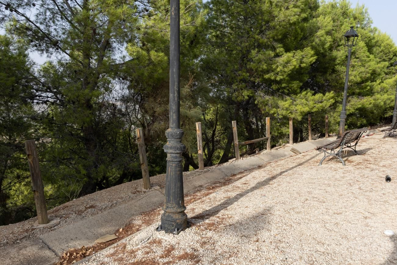 Estado de abandono del parque del Cerro de las Canteras