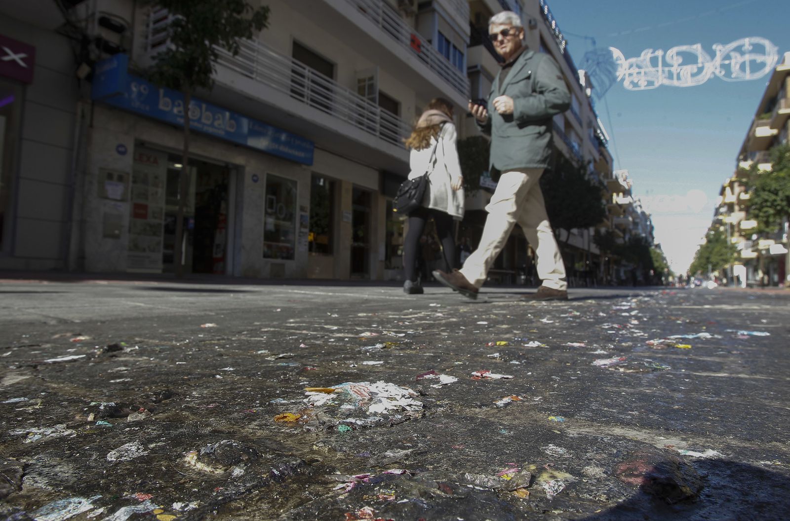 Caramelos en el suelo de la calle Asunción.