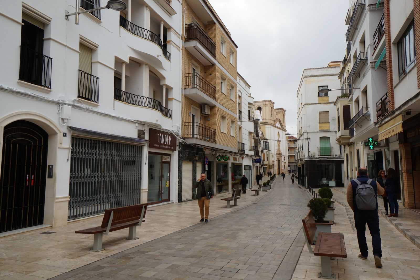 Comercios cerrados en la calle Corredera.