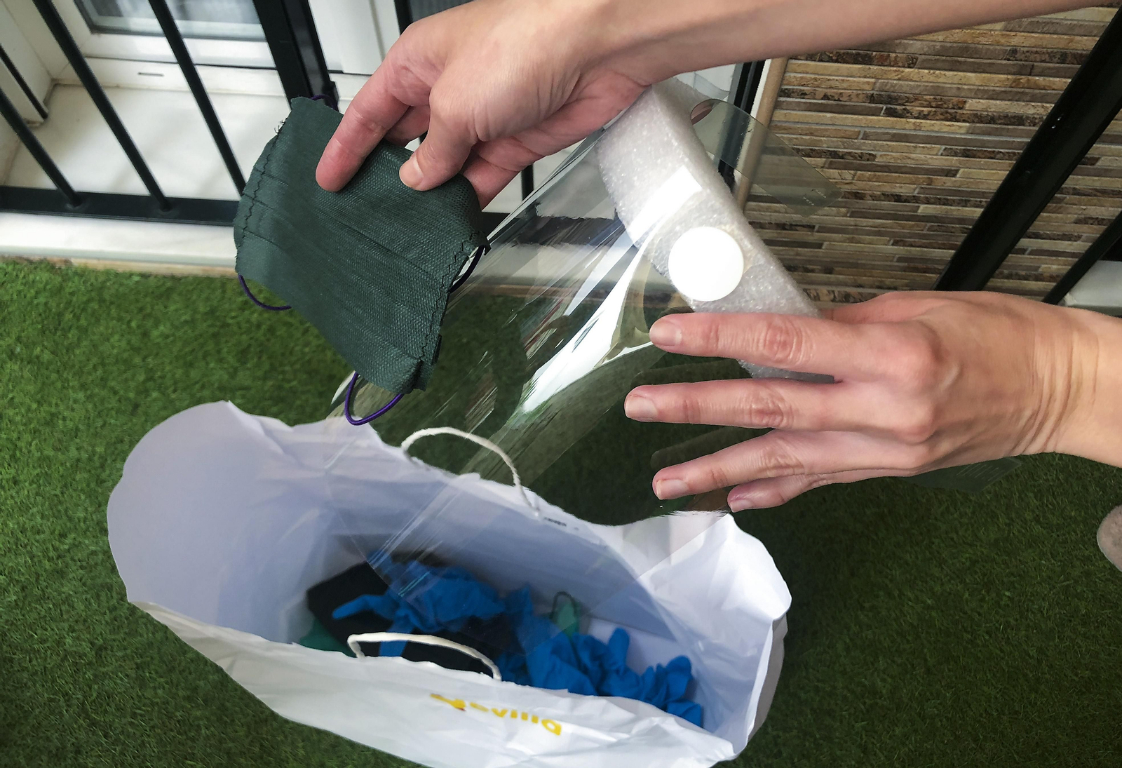 La resistencia al Coronavirus en el Colegio de Médicos de Sevilla: reparto de material de emergencia a todo el personal sanitario que lo necesite