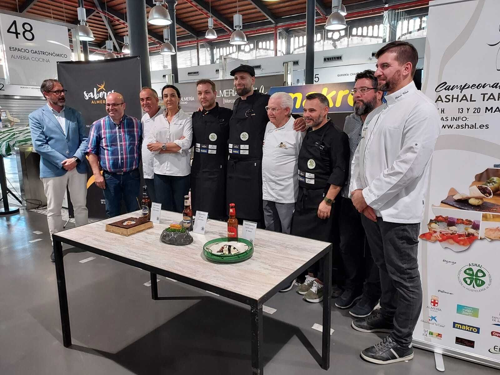 Foto de familia de los participantes.