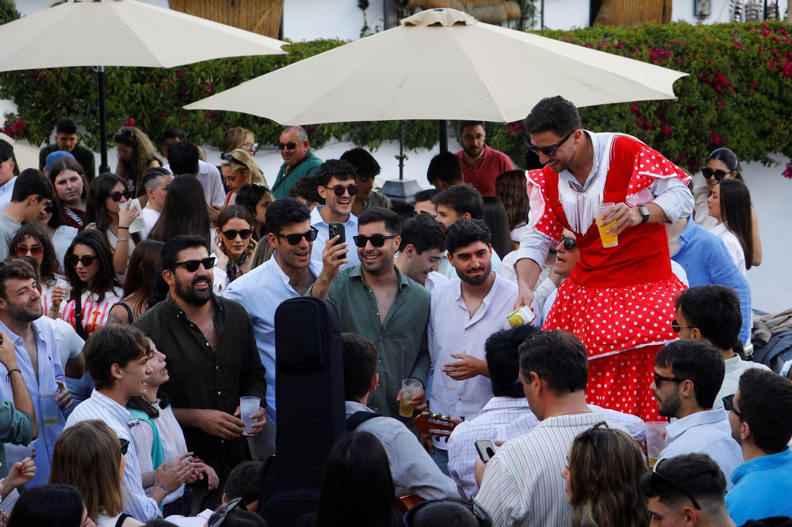 Las mejores fotos de unas Cruces de Córdoba abarrotadas para dar la bienvenida al fin de semana