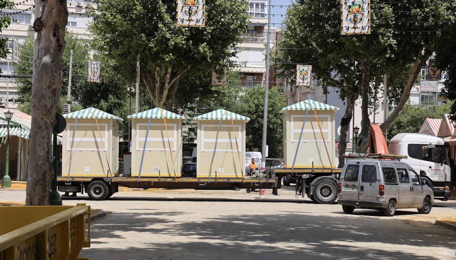 Montaje de la Feria tras el apagón